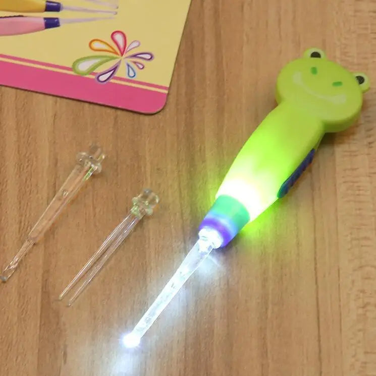 Nettoyeur d'oreilles avec lampe torche LED pour enfants - design amusant et sûr