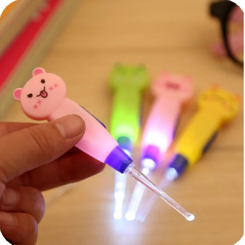Nettoyeur d'oreilles avec lampe torche LED pour enfants - design amusant et sûr